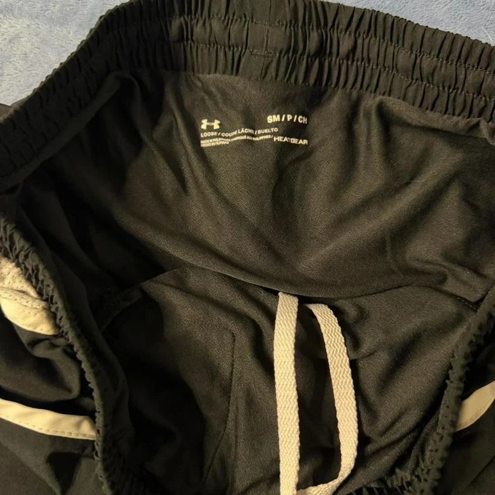 Under Armour black running shorts women  Size M